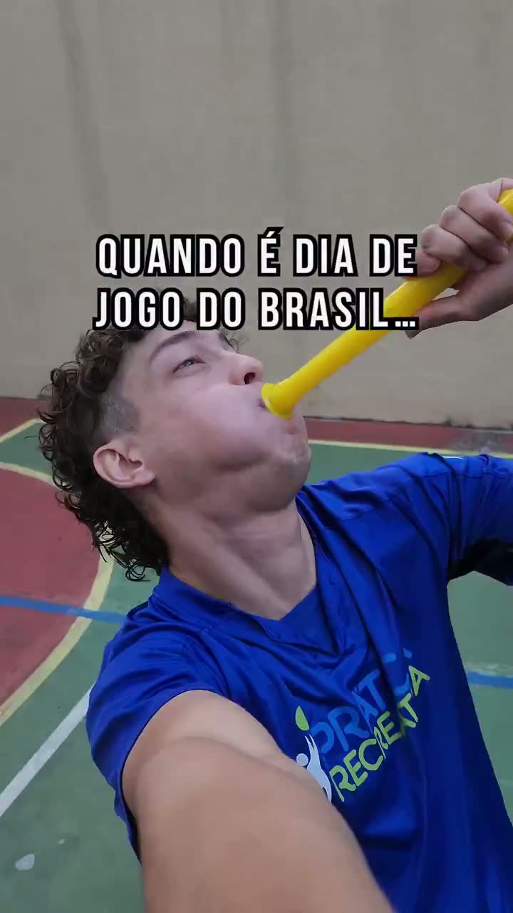 Recreador da Prática Recreativa animando festa infantil em quadra