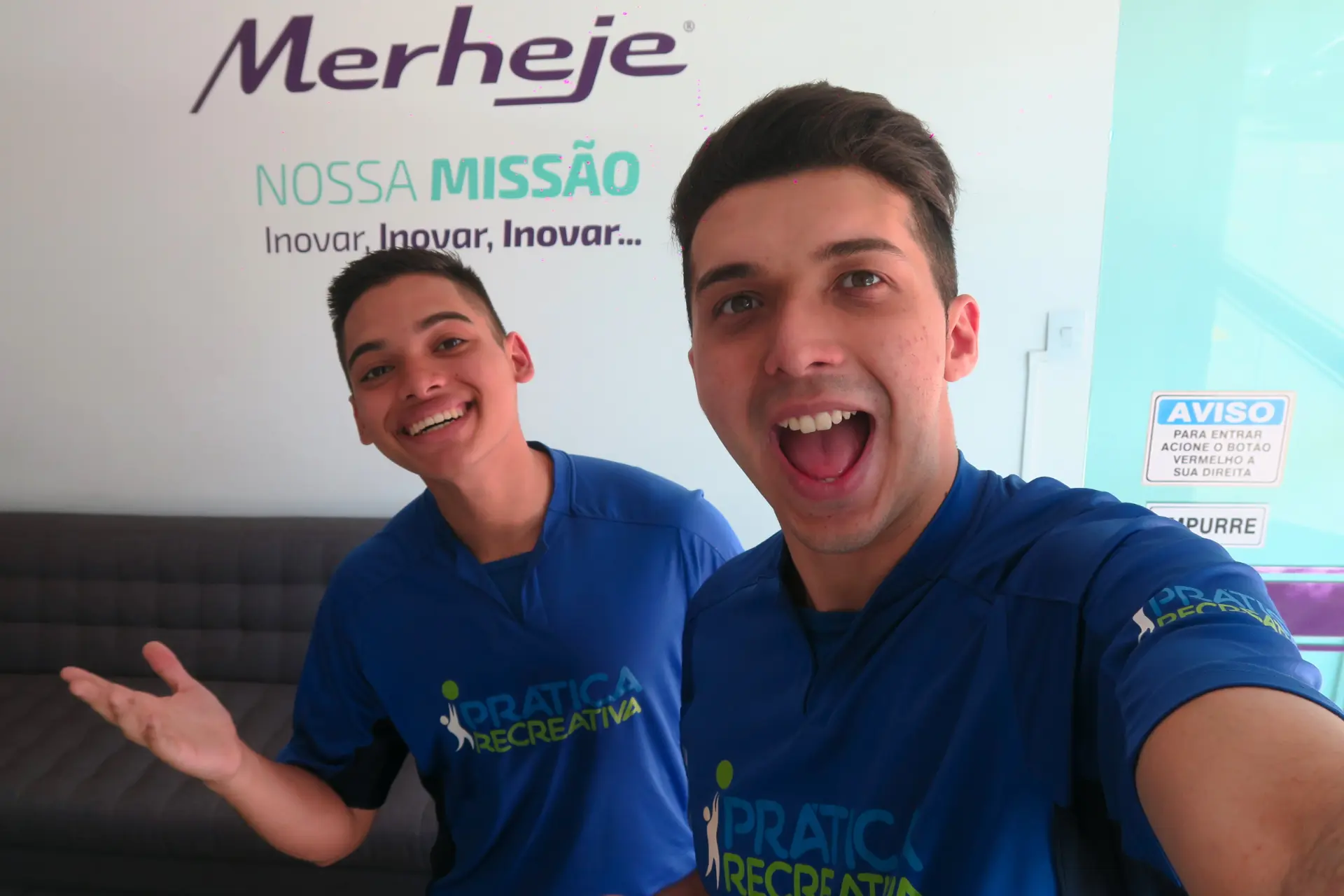 Recreadores da Prática Recreativa na recepção da Merheje em dia de recreação