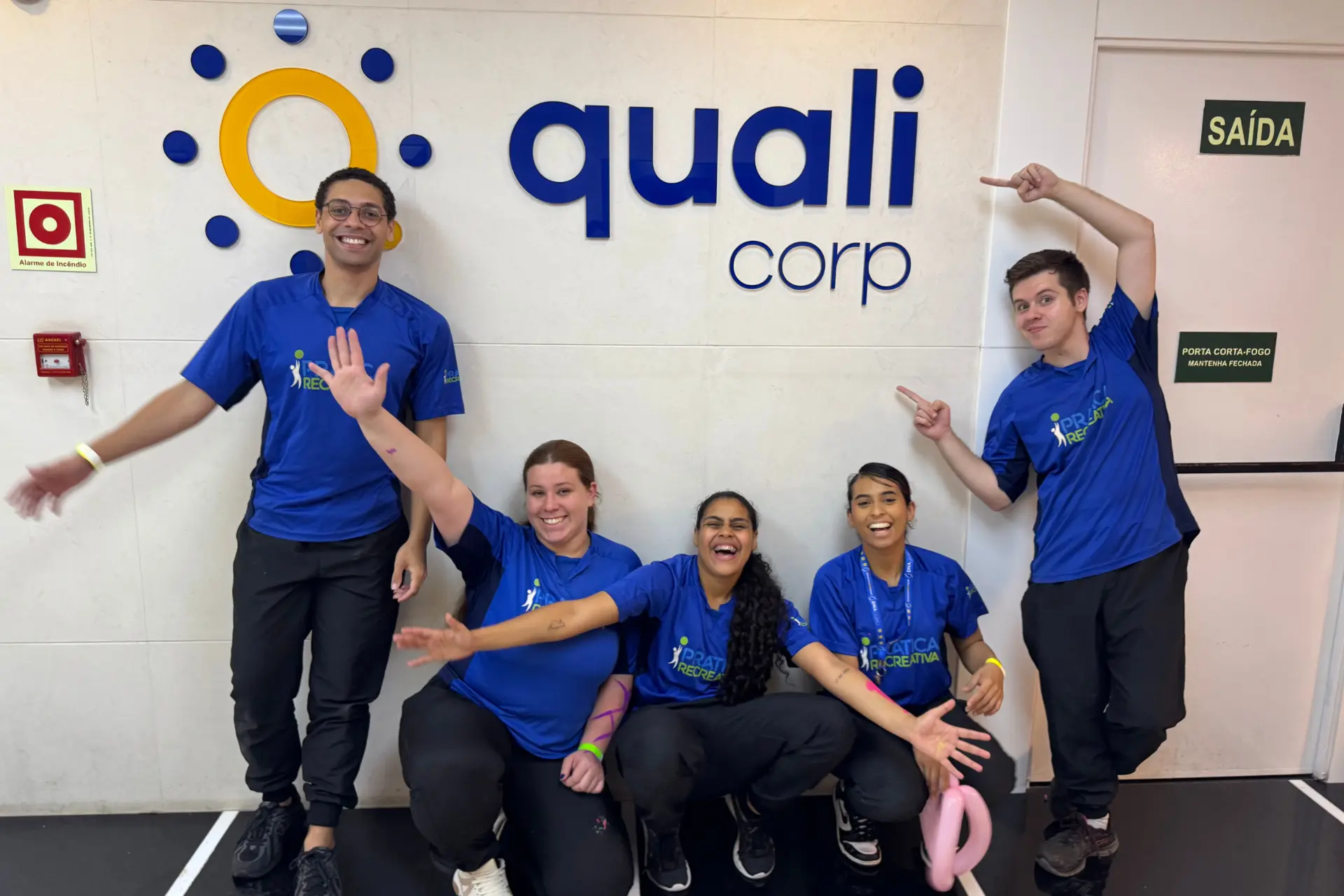 Equipe de recreadores da Prática Recreativa em ativação corporativa na empresa