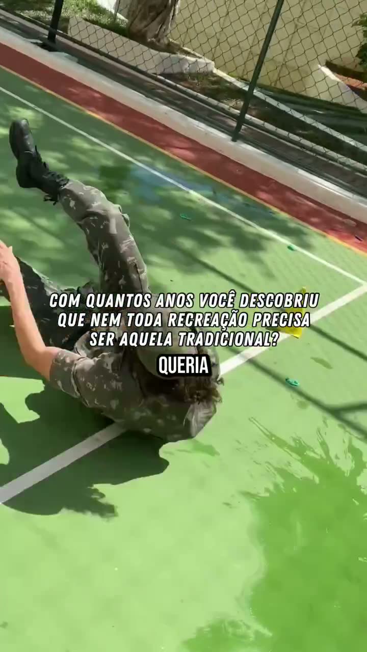 Recreadores conduzindo a recreação em festa com Arena Nerf